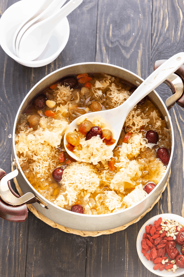 Snow Fungus Dessert Soup (雪耳糖水)