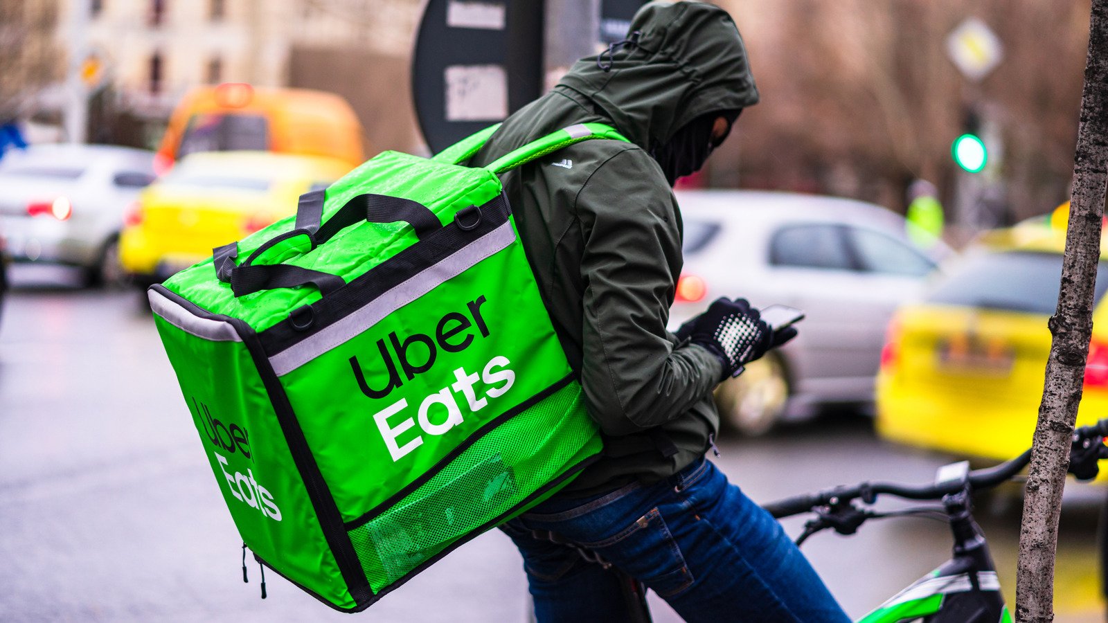 Uber Eats 優食 2025 年超級盃廣告以美食名人為特色